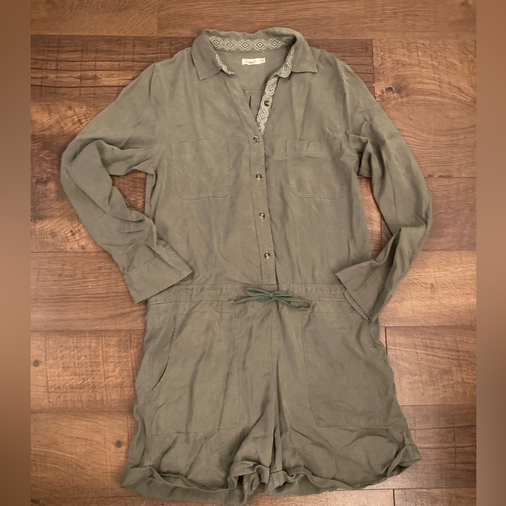 Faherty Olive Green Button-Front Long Sleeve Romper w/ Embroidered Trim Tencel M